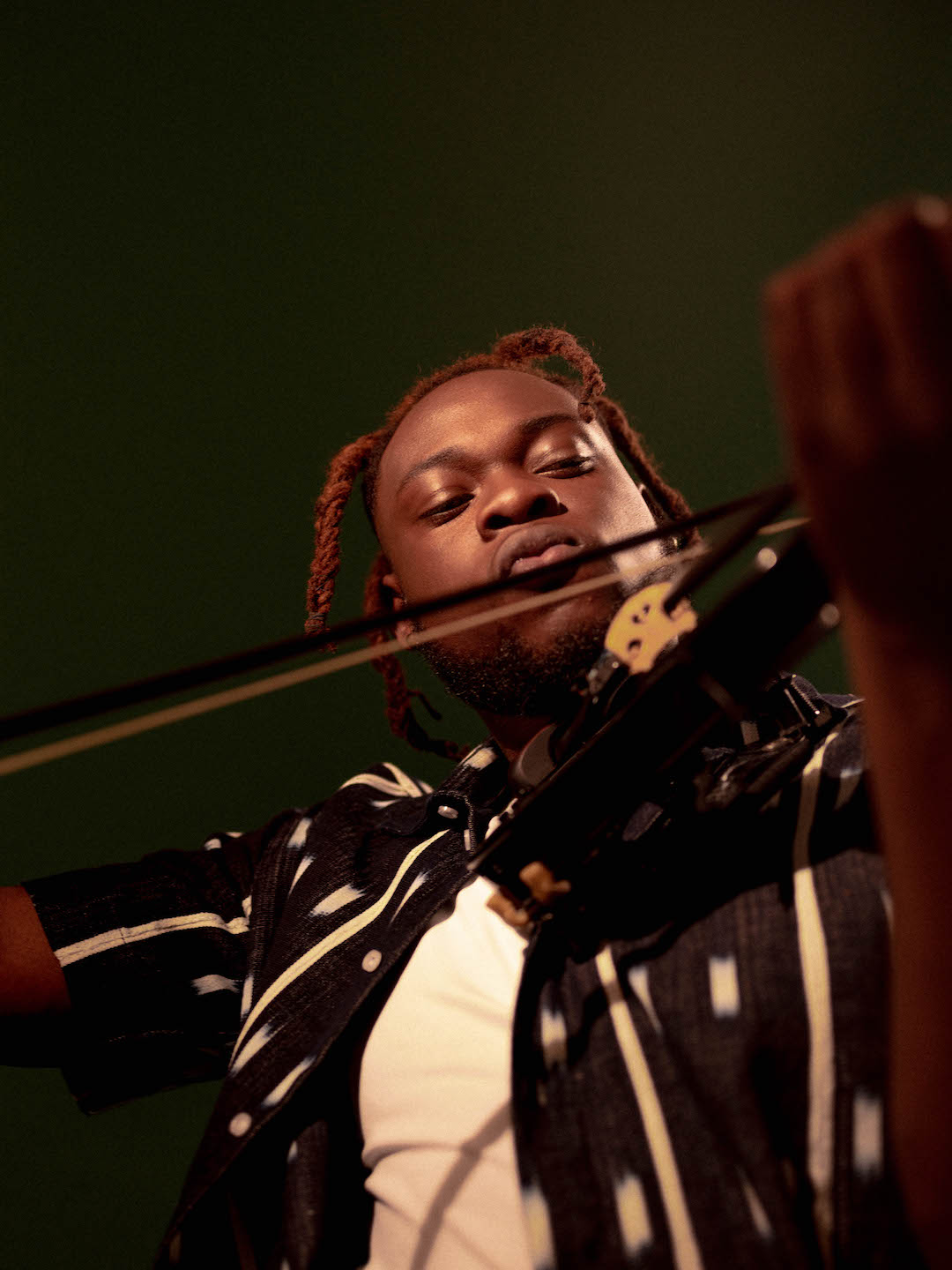 “The violin makes me feel free” – 4stringsz [@fourstringsz]